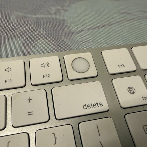 Apple Magic Keyboard with Numeric Keypad (A1843) — Silver Aluminum - Picture 5 of 8